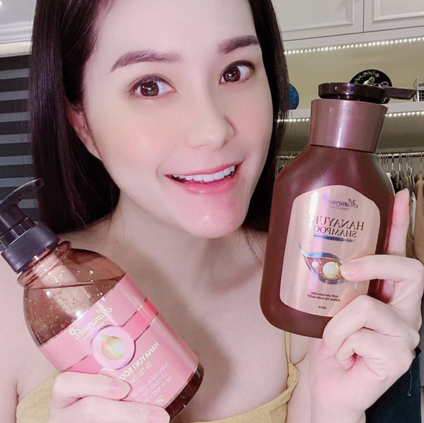 Rầm rộ clip Đoàn Di Băng và hoa hậu Thùy Tiên bắt tay bán hàng online chốt đơn choáng váng