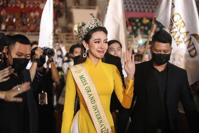 1 ngày sau khi bị bắt công ty chủ quản Sen Vàng chấm dứt hợp đồng với Thùy Tiên