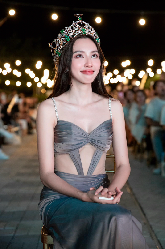 Công ty chủ quản Sen Vàng chấm dứt hợp đồng với Thùy Tiên chỉ sau 1 ngày bị bắt 1 ngày sau khi bị bắt công ty chủ quản Sen Vàng chấm dứt hợp đồng với Thùy Tiên