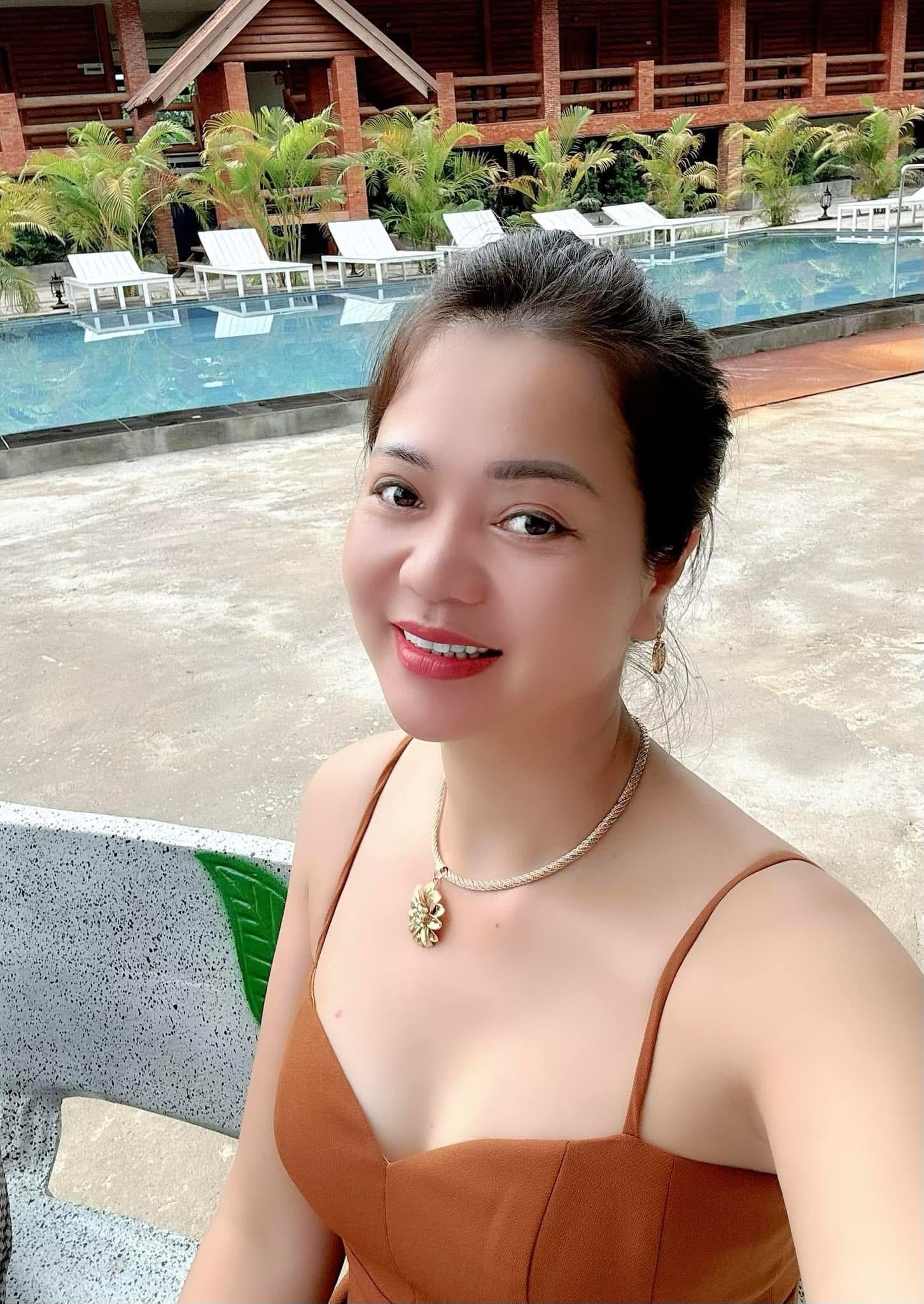 Kiểu váy 2 dây được bạn gái Hiệp Gà tích cực lăng xê Kiểu váy 2 dây được bạn gái Hiệp Gà tích cực lăng xê- Ảnh 11.