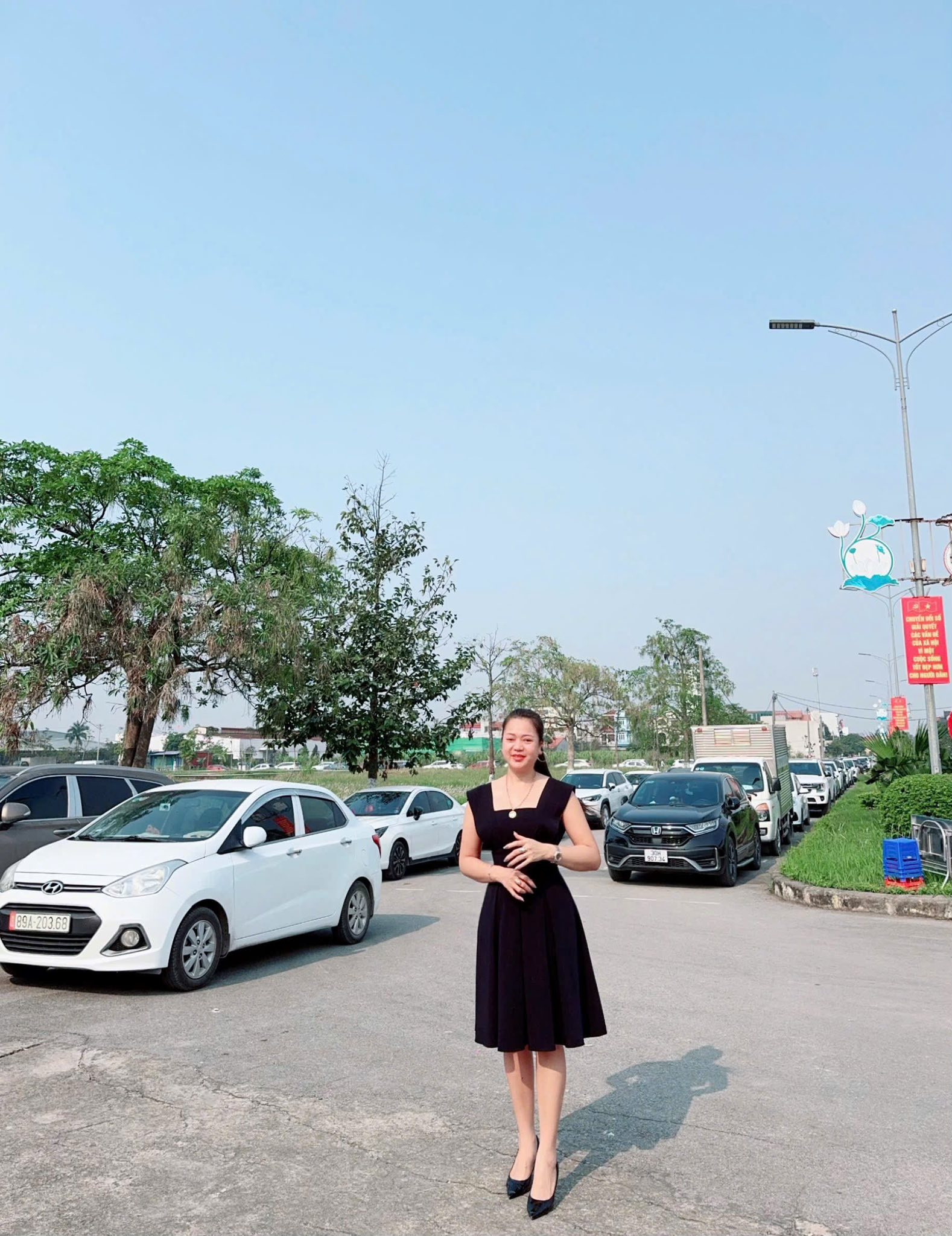 Kiểu váy 2 dây được bạn gái Hiệp Gà tích cực lăng xê- Ảnh 4.