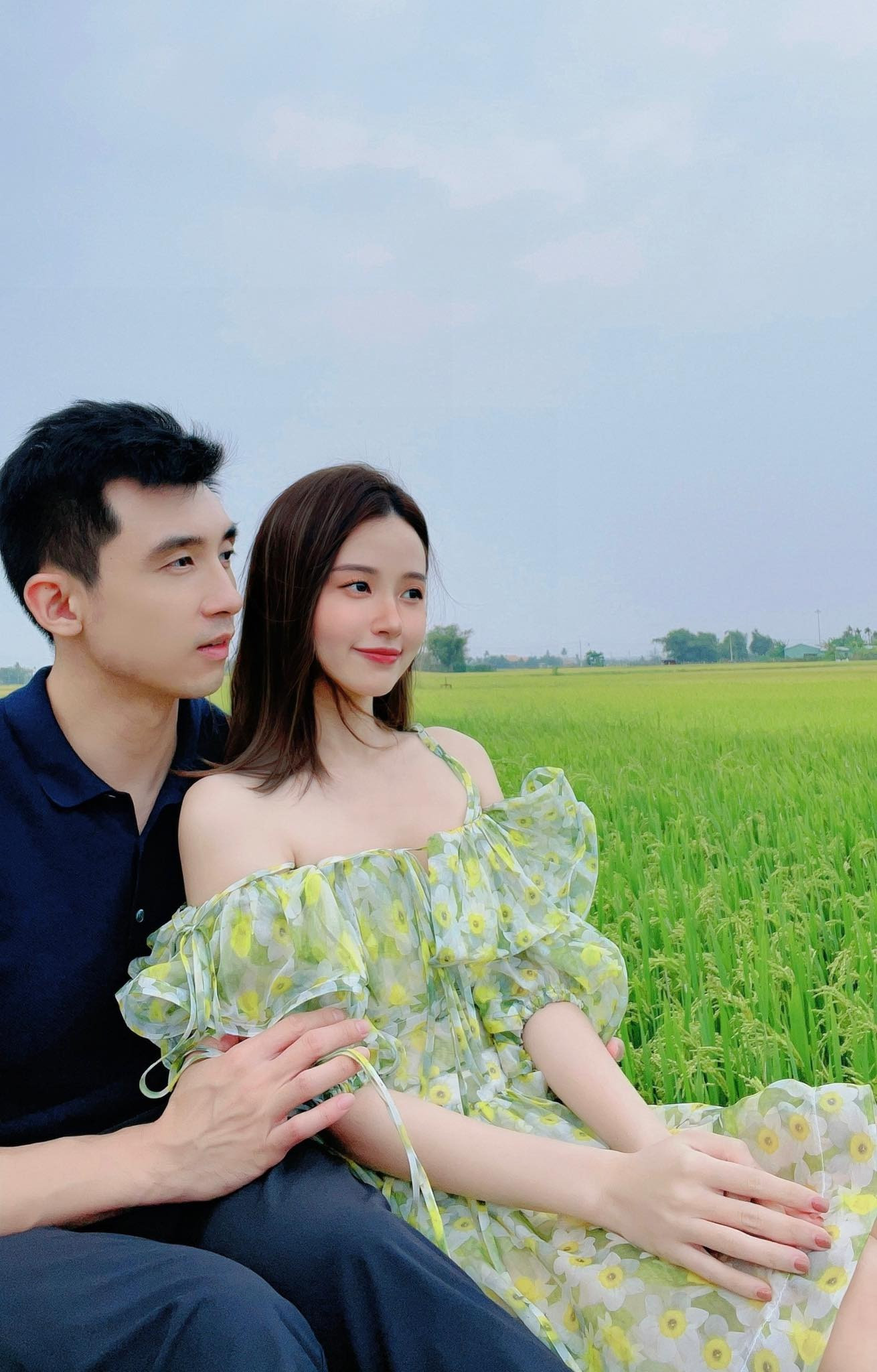 Midu đăng ảnh bên Minh Đạt để lộ thái độ lạ của chồng thiếu gia khi ở cạnh vợ