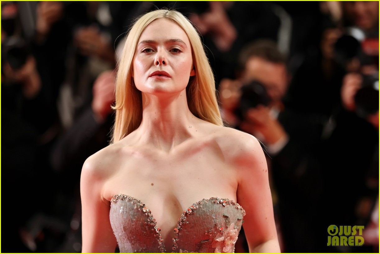 Nữ diễn viên xinh như mộng khoe nhan sắc triệu người mê trên thảm đỏ elle fanning renate reinsve cannes film festival premiere 56.jpg
