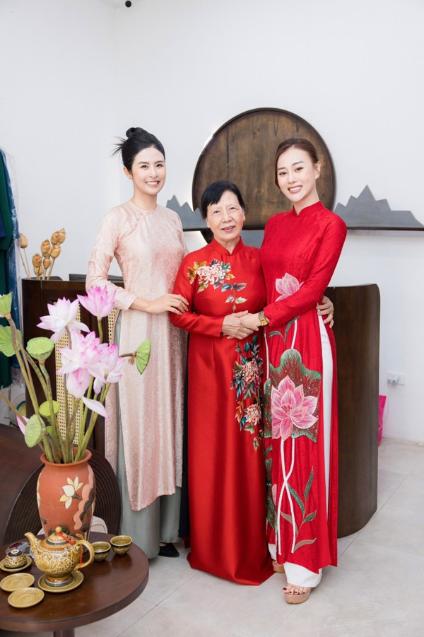 Thái độ của Phương Oanh khi bị mẹ chồng nhắc nhở nơi đông người Phương Oanh bị mẹ chồng nhắc nhở giữa nơi đông người phản ứng người đẹp gây chú ý