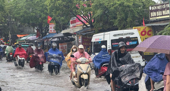 Thời tiết Hà Nội 3 ngày tới: Nắng mạnh 35 độ rồi chuyển mưa giông liên tiếp