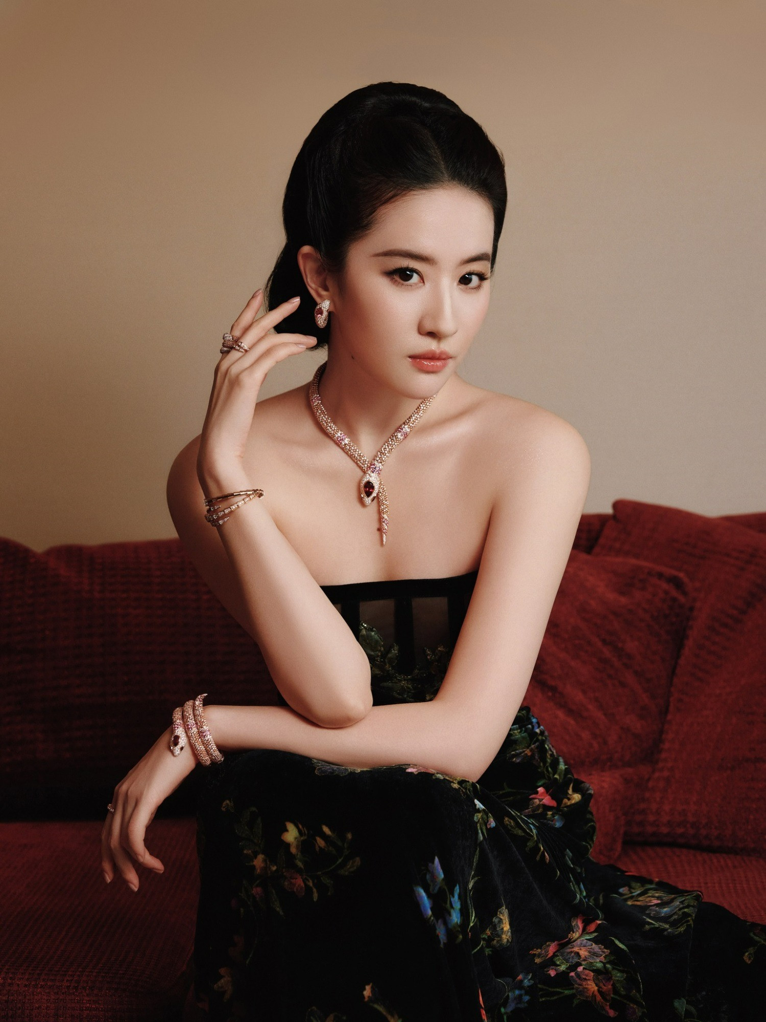 Top 3 con giáp nữ tự nắm vận mệnh trong tay đầu đội vương miện nữ hoàng