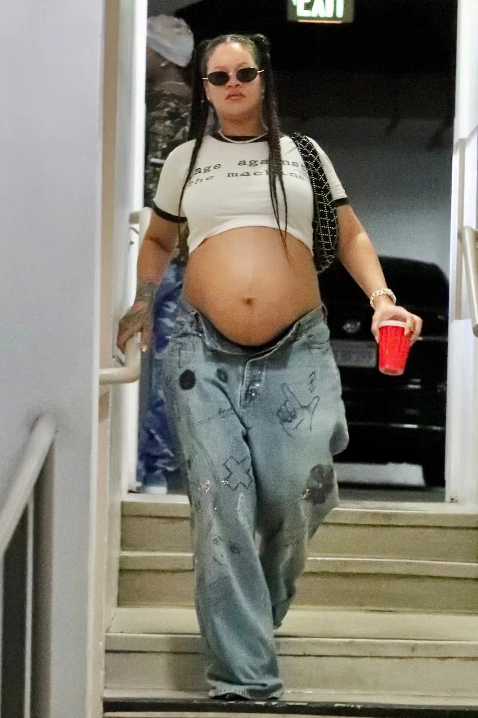 cach rihanna pha vo quy chuan phong cach thoi trang ba bau hinh anh 7