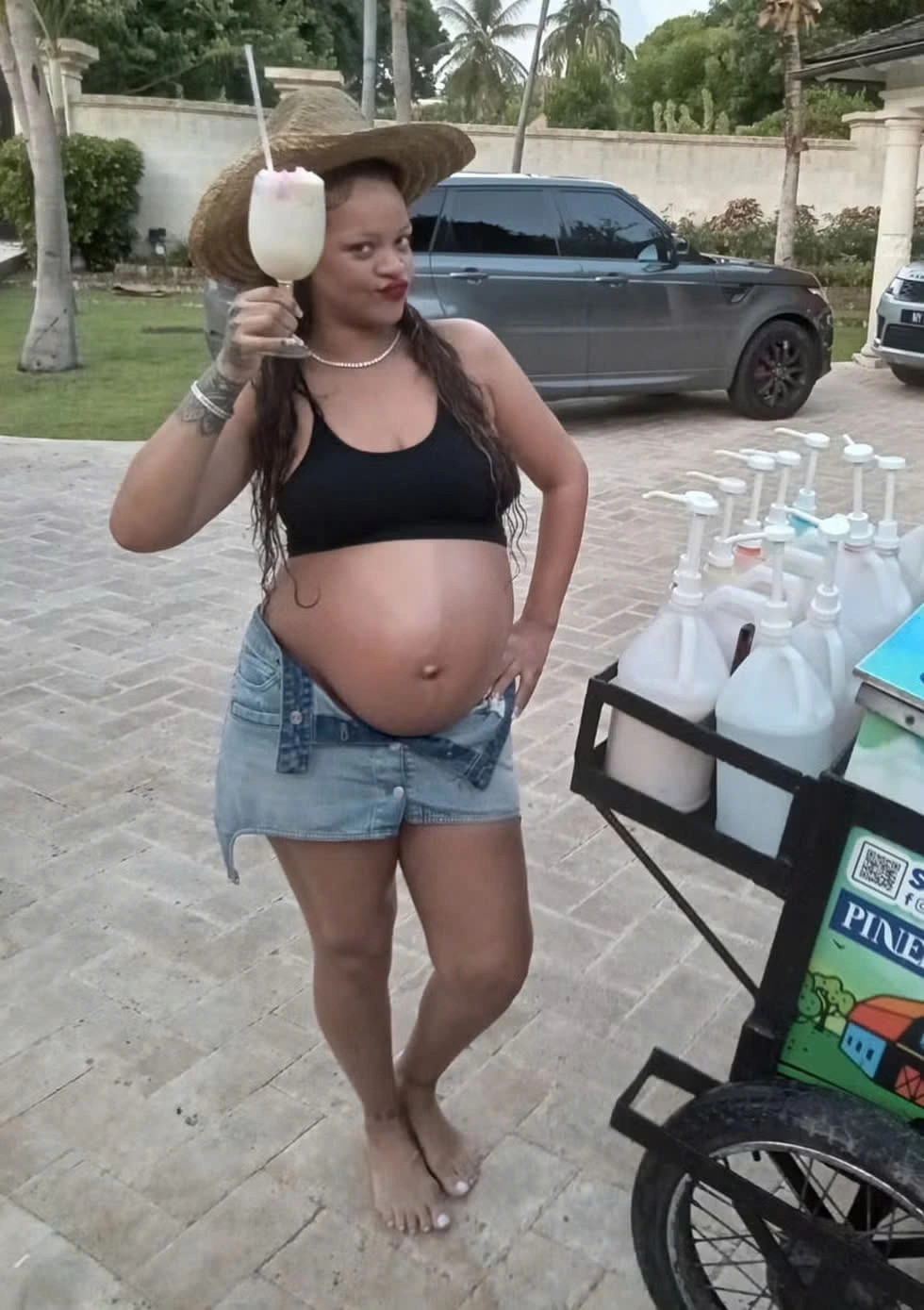 cach rihanna pha vo quy chuan phong cach thoi trang ba bau hinh anh 9