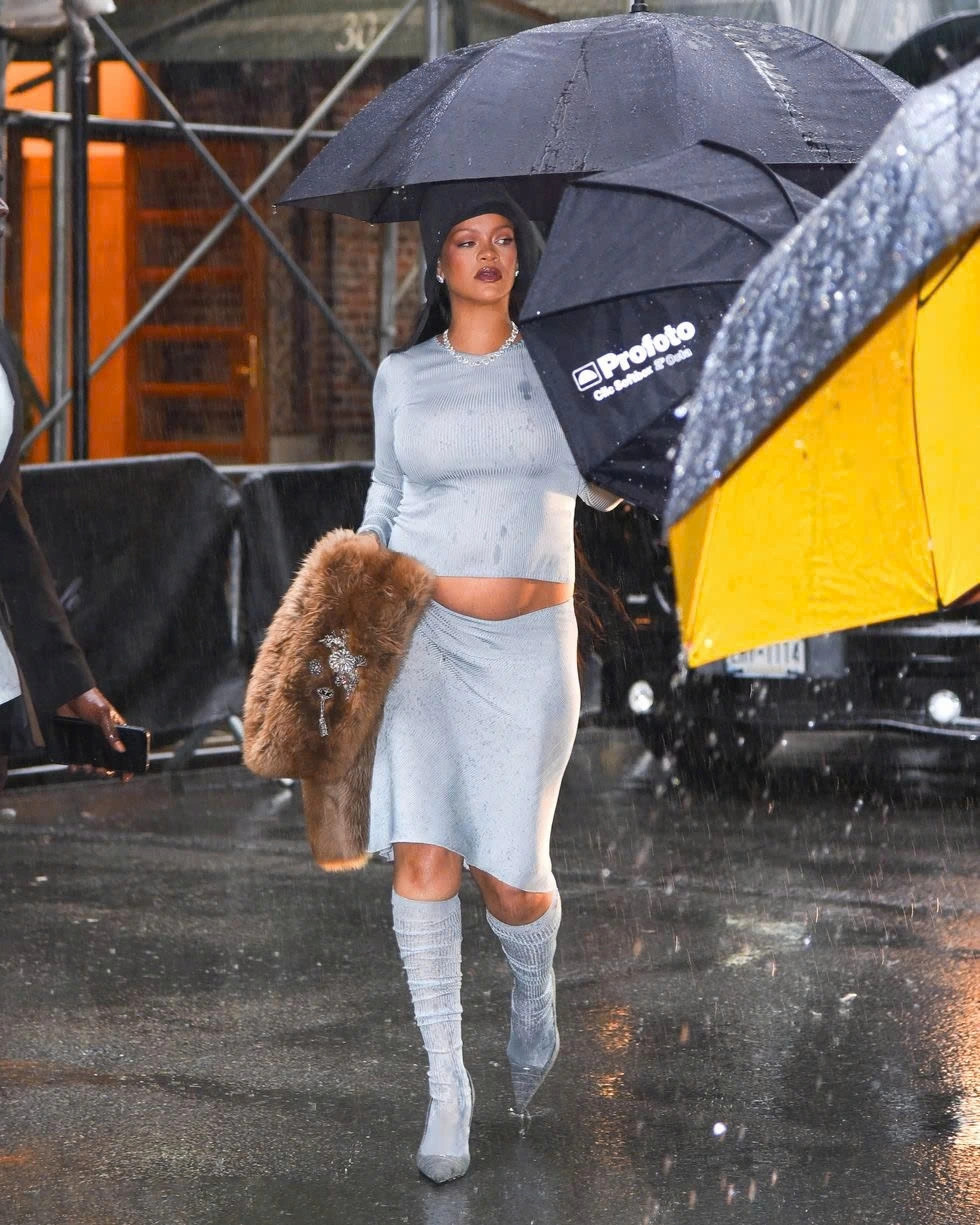 cach rihanna pha vo quy chuan phong cach thoi trang ba bau hinh anh 5