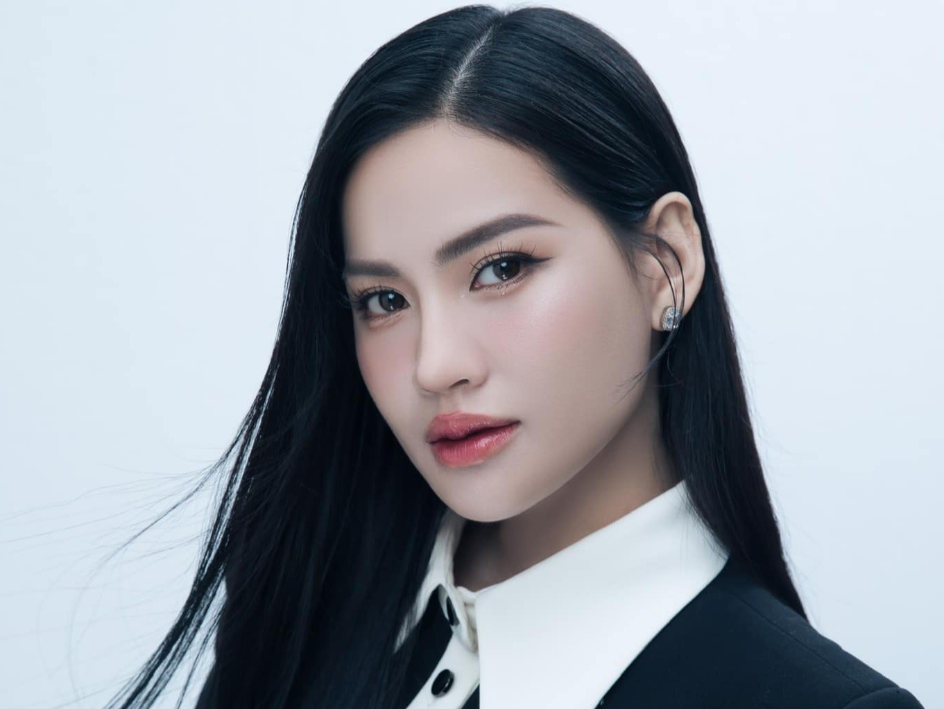 Chiến thần Võ Hà Linh nhiều lần livestream dậy sóng, bán hàng rẻ như cho ảnh 3