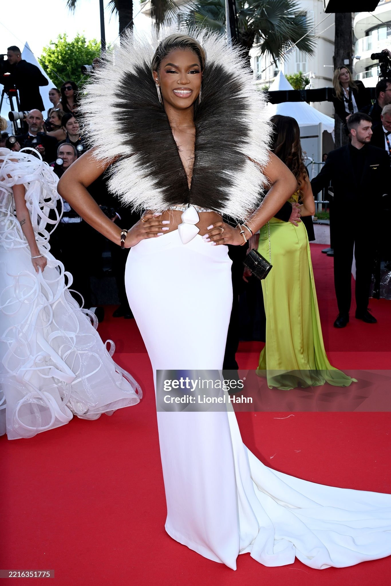 Hoa hậu đẹp nhất mọi thời đại trên thảm đỏ Cannes ảnh 24