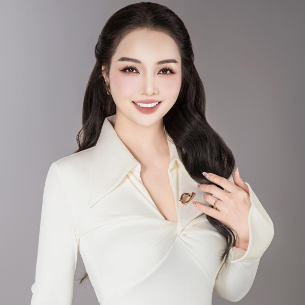 Mỹ nhân Hà thành đóng vai bà mẹ phim 'Mặt trời lạnh' ở đời thực có sắc vóc 'hack' tuổi Mỹ nhân Hà thành đóng vai bà mẹ phim 'Mặt trời lạnh' ở đời thực có sắc vóc 'hack' tuổi- Ảnh 3.