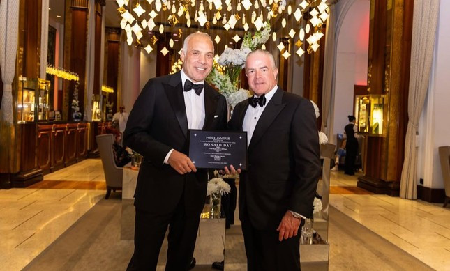 Nữ tỷ phú mất chức CEO Hoa hậu Hoàn vũ ảnh 1