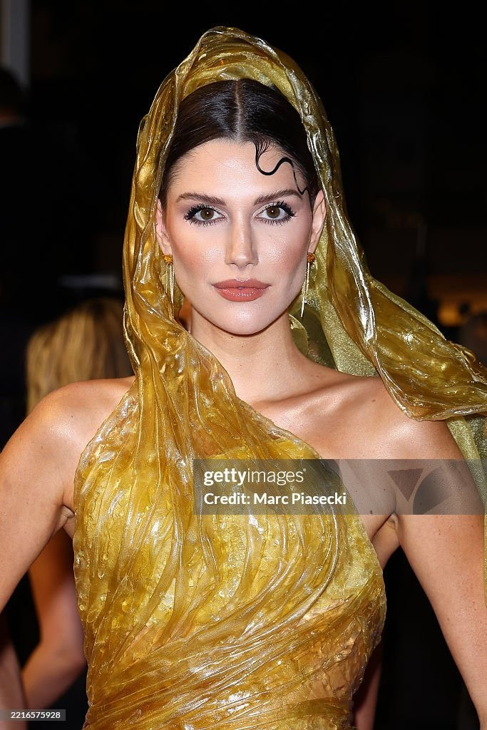 Thư Kỳ đẹp không góc chết, thách thức cả ống kính hung thần ở Cannes ảnh 17