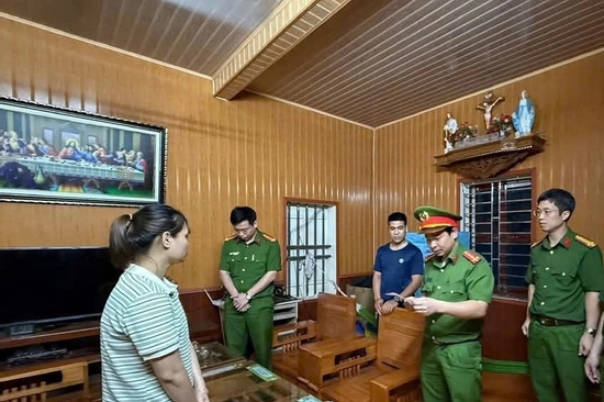 Bắt phó giám đốc của 3 công ty