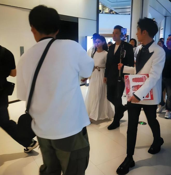 Chồng cũ Từ Hy Viên lại gây tranh cãi khi đối xử với vợ mới