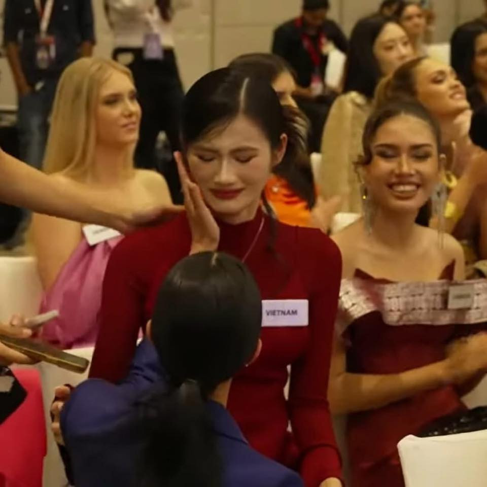 Hoa hậu Ý Nhi khóc mếu ở Miss World, netizen khó hiểu: 'Có làm lố không?' 498690138122249745194033460520928046751770847n
