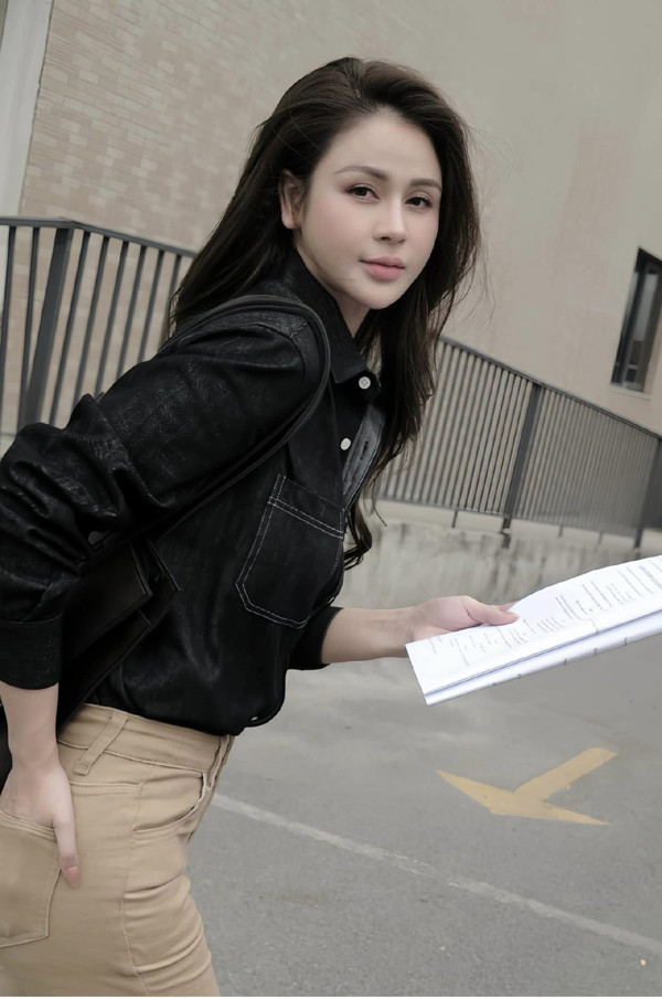 Nhan sắc như hoa hậu của mỹ nhân quê Tuyên Quang vừa vào vai người yêu bố Chính trong 'Cha tôi người ở lại' Nhan sắc như hoa hậu của mỹ nhân quê Tuyên Quang vừa vào vai người yêu bố Chính trong 'Cha tôi người ở lại'- Ảnh 8.