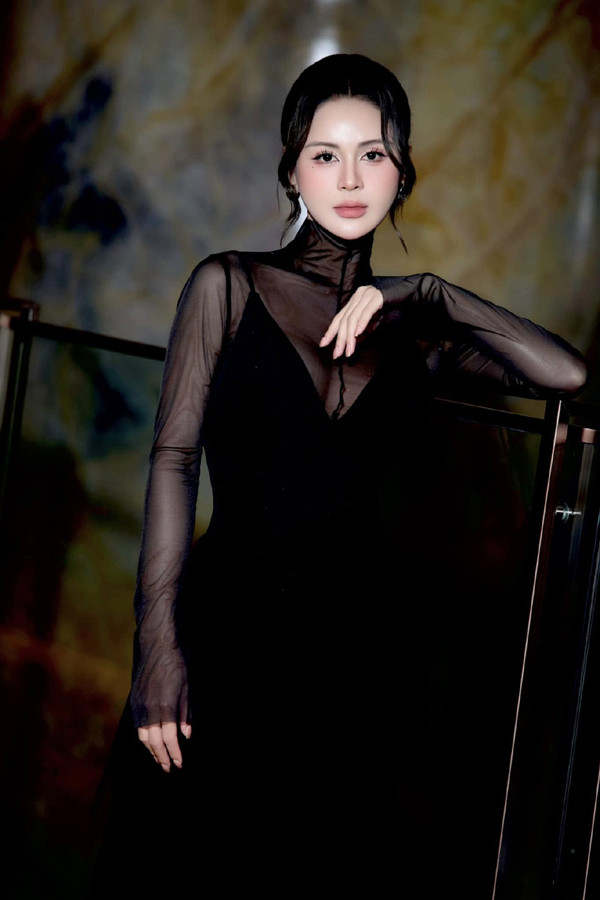 Nhan sắc như hoa hậu của mỹ nhân quê Tuyên Quang vừa vào vai người yêu bố Chính trong 'Cha tôi người ở lại' Nhan sắc như hoa hậu của mỹ nhân quê Tuyên Quang vừa vào vai người yêu bố Chính trong 'Cha tôi người ở lại'- Ảnh 6.