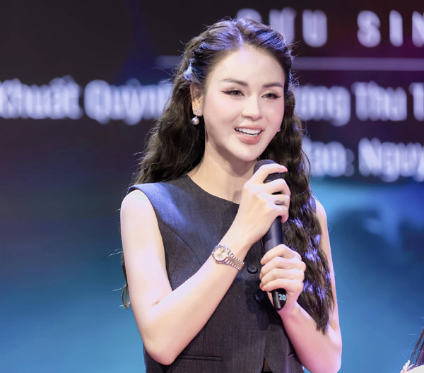 Nhan sắc như hoa hậu của mỹ nhân quê Tuyên Quang vừa vào vai người yêu bố Chính trong 'Cha tôi người ở lại' Nhan sắc như hoa hậu của mỹ nhân quê Tuyên Quang vừa vào vai người yêu bố Chính trong 'Cha tôi người ở lại'- Ảnh 4.