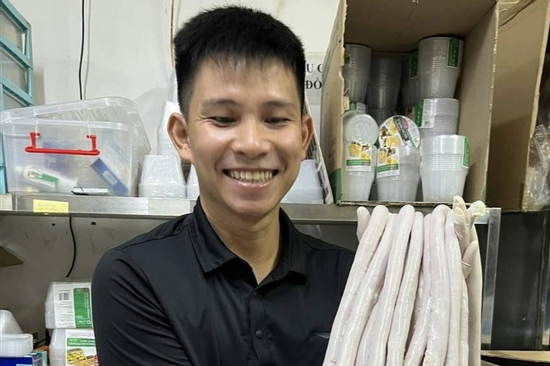 TikToker Ngô Quyền Thế vừa phát ngôn 'sốc óc' nguồn gốc lòng se điếu tại quán Lòng Chát