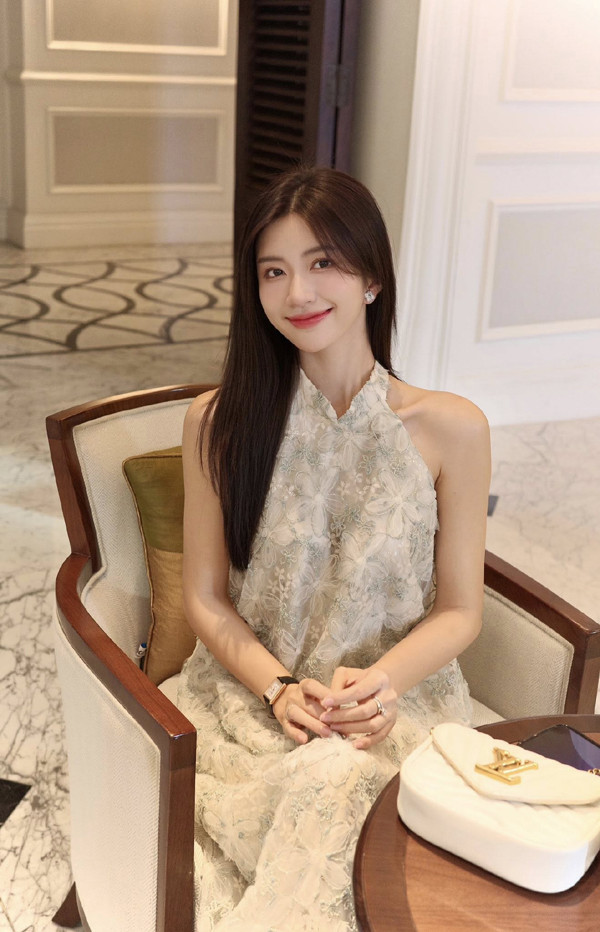 Cháu dâu NSƯT Chí Trung sắp lên phim phát sóng giờ vàng VTV có nhan sắc đời thực 'long lanh' như thế nào? - Ảnh 5.