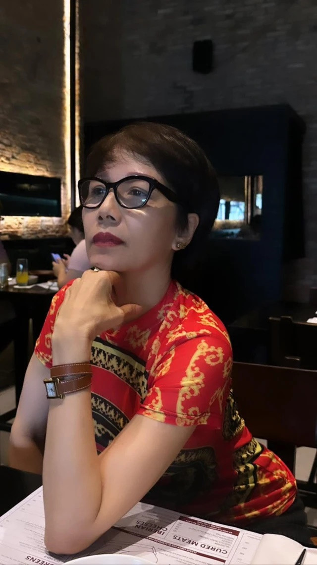 Mẹ ca sĩ Phương Linh U65 gây sốt với sắc vóc nuột hơn gái son rỗi