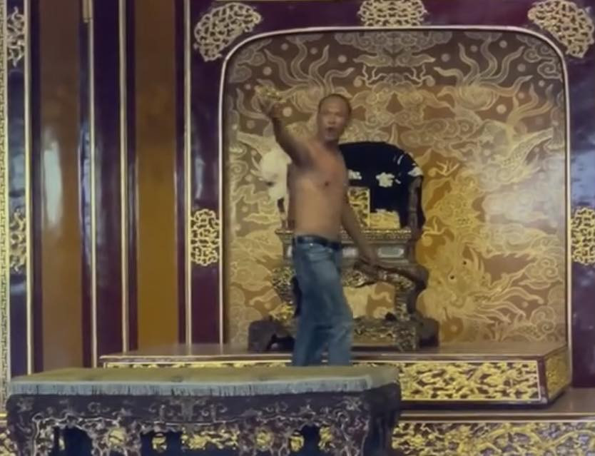 Huế thông tin về sự việc ngai vua triều Nguyễn bị đập phá - Ảnh 2.