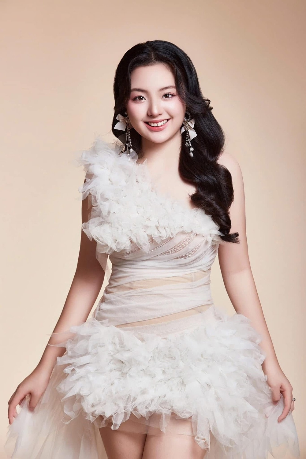 Nhan sắc con gái siêu mẫu Thúy Hạnh được khen đẹp như Kim Ji Won