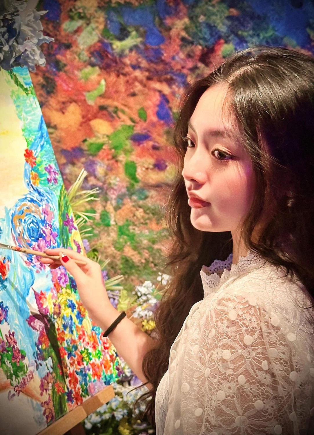 Nhan sắc con gái siêu mẫu Thúy Hạnh được khen đẹp như Kim Ji Won