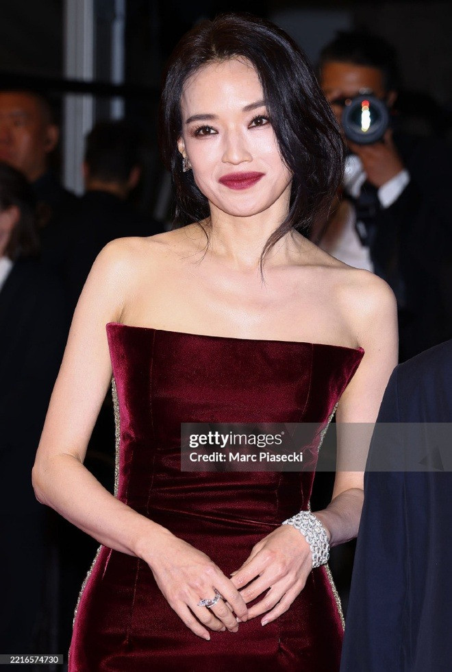 Vì sao 'gánh xiếc Cbiz' hết thời làm loạn ở Cannes? 0068f0msgy1i1p4wa88l0j30zo1gzql9 1