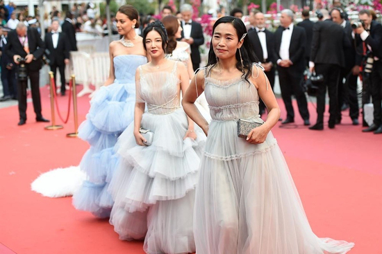 Vì sao 'gánh xiếc Cbiz' hết thời làm loạn ở Cannes?