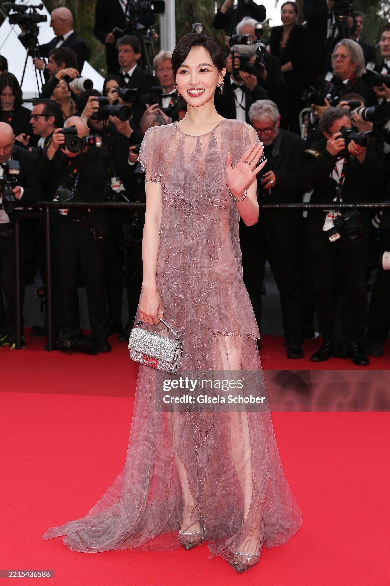 Vì sao 'gánh xiếc Cbiz' hết thời làm loạn ở Cannes? gettyimages 2215436588 2048x2048 2