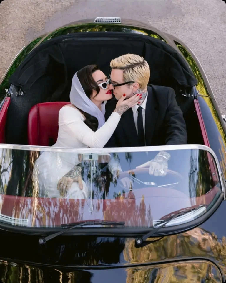 chuyen tinh lang man cua demi lovato va hon phu nhac si hinh anh 5