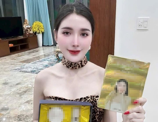 Hành động lạ của Ngân Collagen sau khi bị cơ quan chức năng 'sờ gáy'