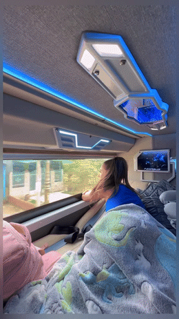 Khách Tây đi xe giường nằm 7 tiếng nhận xét:
