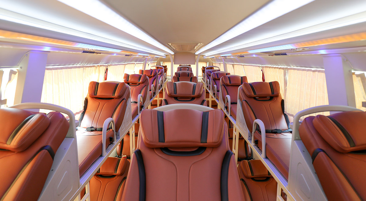 Khách Tây đi xe giường nằm 7 tiếng nhận xét: