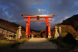 Núi thiêng Yudono ở vùng Yamagata là nơi thờ Bồ tát xác ướp Shinnyokai-shonin. (Ảnh: Dainichibou)