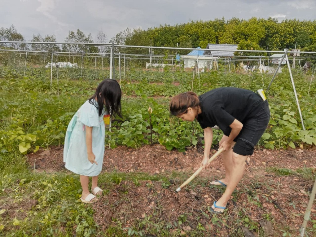 Nàng Hậu Việt cứ sinh nở là đi xét nghiệm ADN: Từng hối hận khi cho con nghỉ trường quốc tế, học trường làng- Ảnh 2.