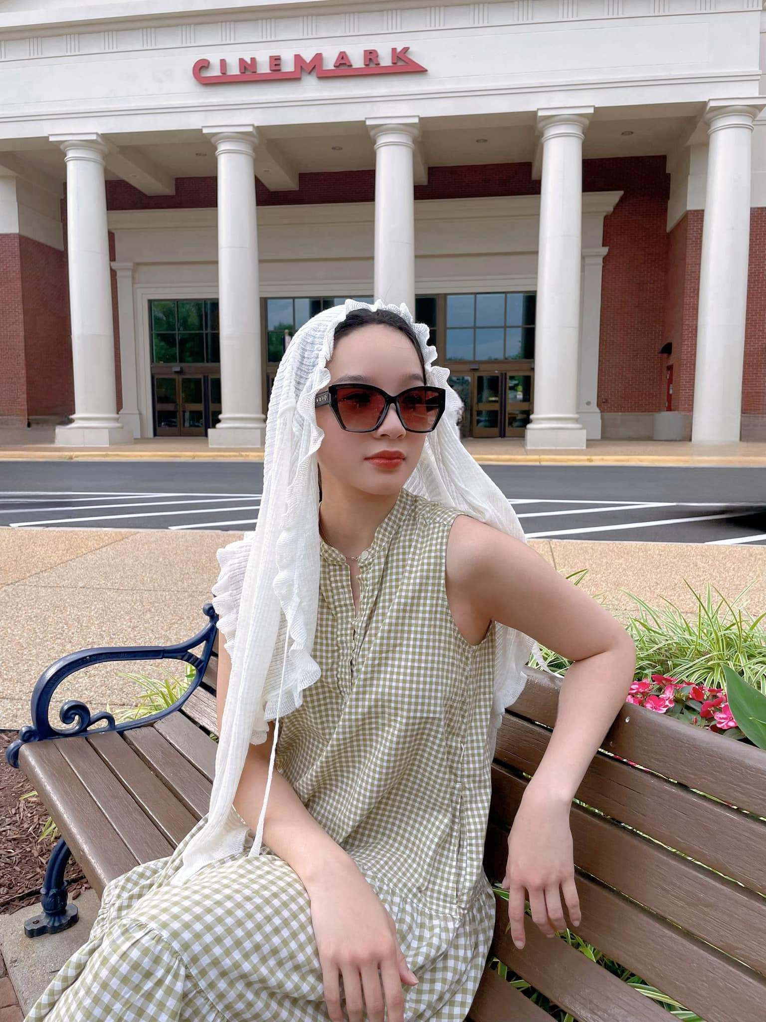 Nhan sắc tuổi 26 của Tú Linh - Con gái nghệ sĩ Thanh Thanh Hiền vừa tốt nghiệp đại học xuất sắc ở Mỹ Nhan sắc tuổi 26 của Tú Linh - Con gái nghệ sĩ Thanh Thanh Hiền vừa tốt nghiệp đại học xuất sắc ở Mỹ - Ảnh 12.