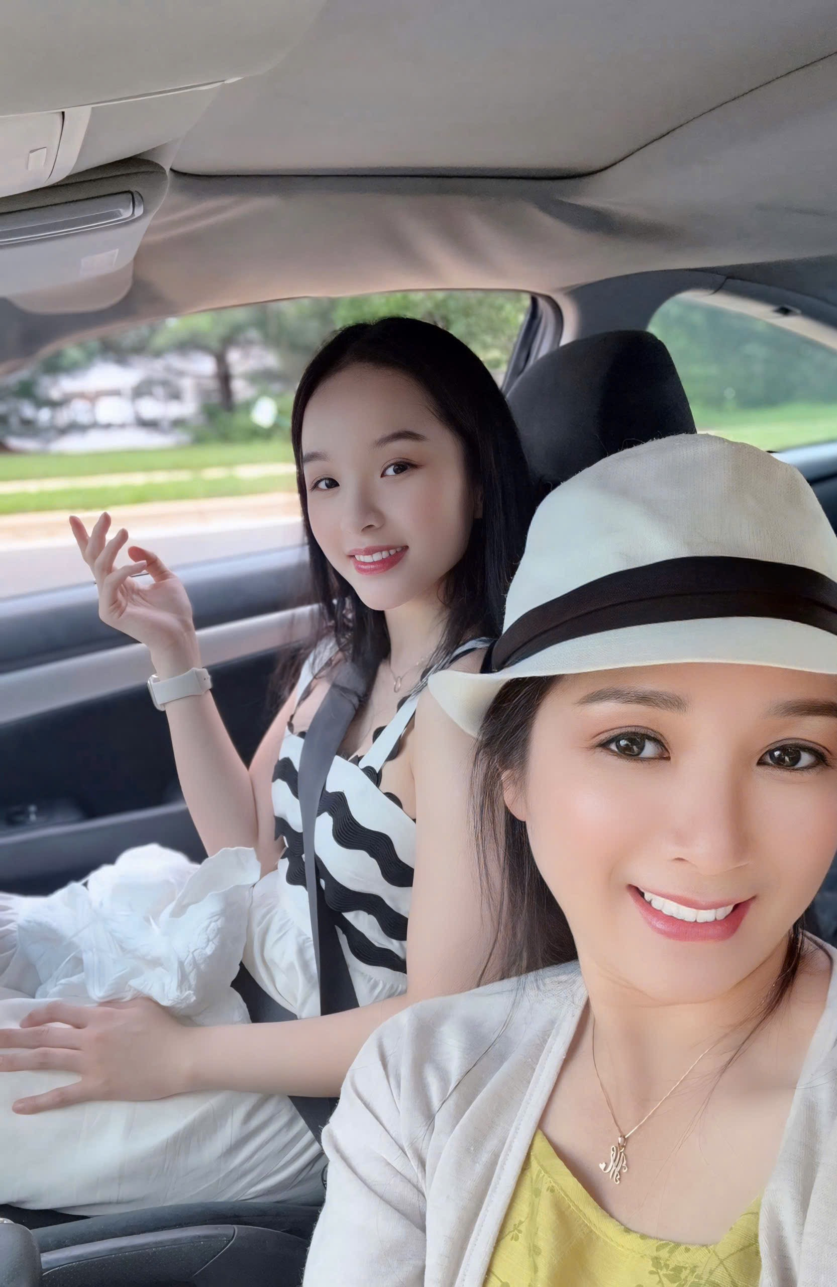 Nhan sắc tuổi 26 của Tú Linh - Con gái nghệ sĩ Thanh Thanh Hiền vừa tốt nghiệp đại học xuất sắc ở Mỹ Nhan sắc tuổi 26 của Tú Linh - Con gái nghệ sĩ Thanh Thanh Hiền vừa tốt nghiệp đại học xuất sắc ở Mỹ - Ảnh 7.