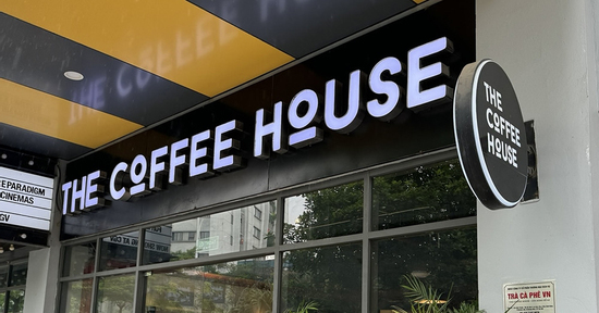 Thực hư việc The Coffee House bịt kín ổ cắm điện, 'đuổi khéo khách'