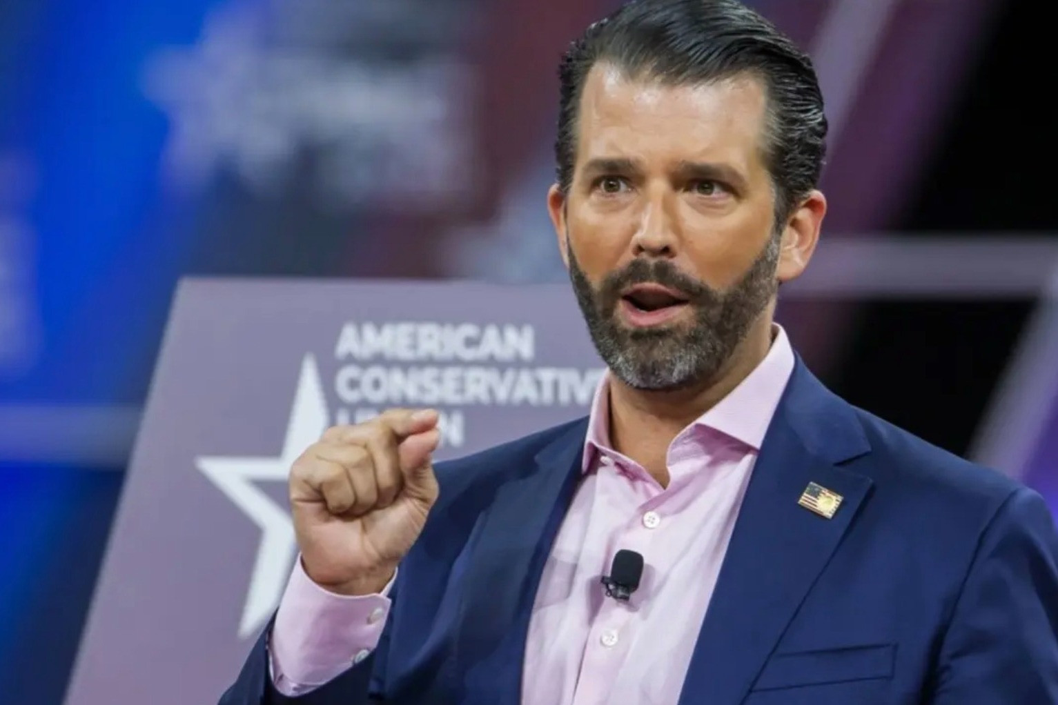 con trai cả Trump. EPA