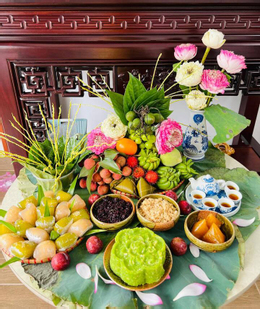 Việc chọn ngày cúng, giờ cúng là một phần quan trọng trong Tết Đoan ngọ. (Ảnh: Nguyễn Hồng Thúy)