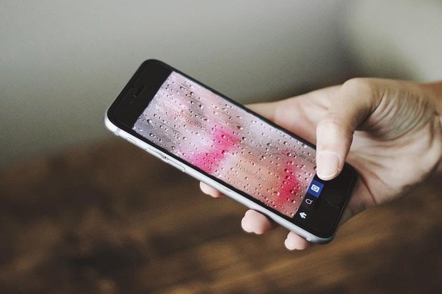 Hà Nội: Cô gái bị tống tiền vì livestream 'hở ngực' trên mạng ảnh 1