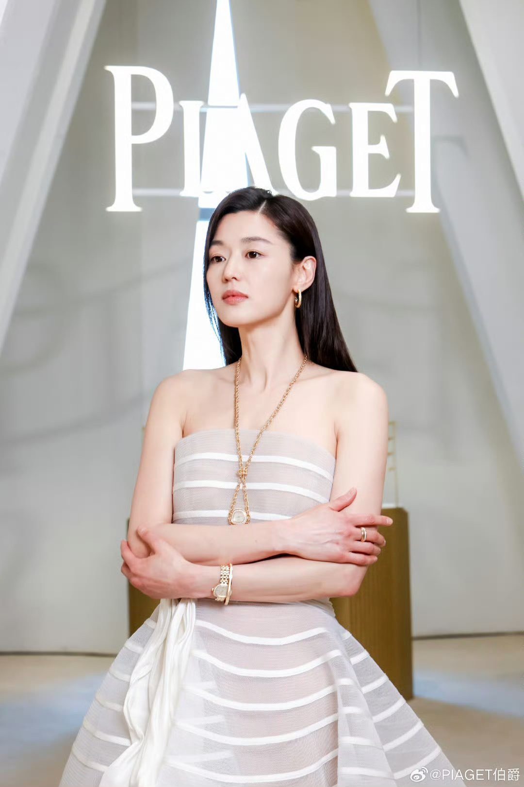 Jeon Ji Hyun đại náo sự kiện ở Trung Quốc: 'Mợ chảnh' Chun Song Yi quay trở lại rồi! 49995698512226130595162284342677789301912770n