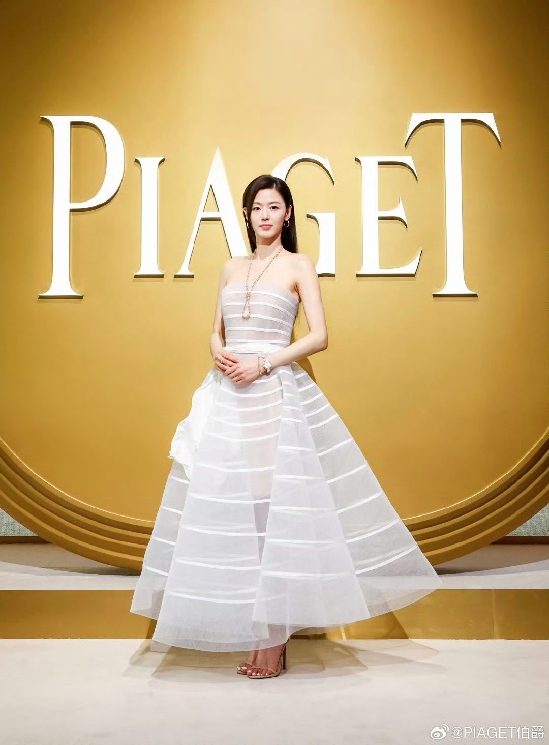 Jeon Ji Hyun đại náo sự kiện ở Trung Quốc: 'Mợ chảnh' Chun Song Yi quay trở lại rồi! 50023023012226131028495573381282128242584057n