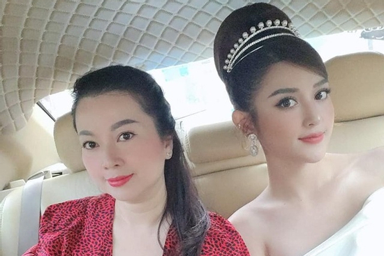 Mẹ ruột Á hậu Huyền My có tài sắc vẹn toàn, dốc lòng làm quản lý cho con gái