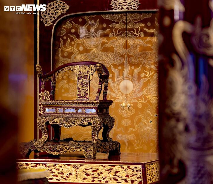 Ngai vua triều Nguyễn được công nhận là bảo vật quốc gia năm 2015. (Ảnh: Lê Hoàng)