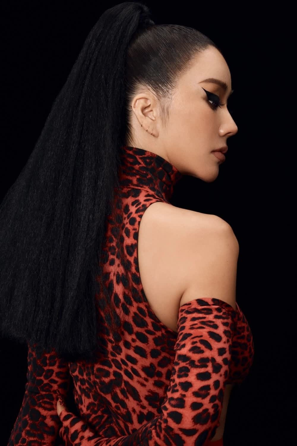 Ngỡ ngàng trước bức ảnh này của diva sexy U60 xứ Hàn: Cách 10 năm mà không khác gì! 202012210000320 1683710001480176